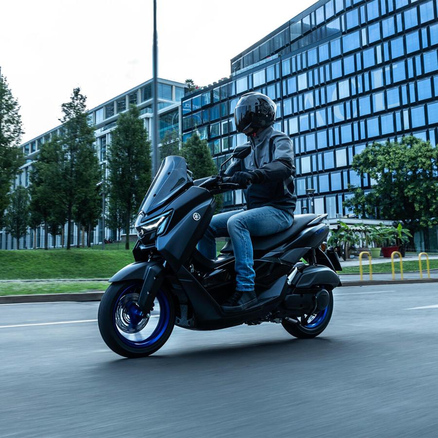 NMAX 125 em movimento